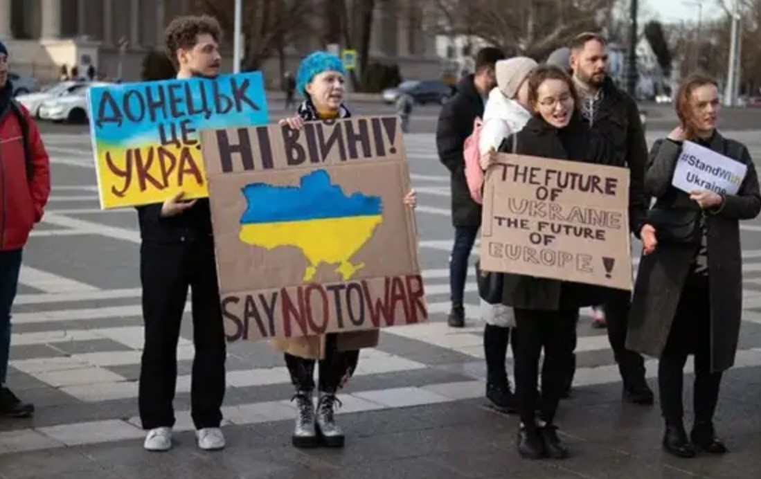 Отказалась быть видимой. Россия против Украины. Против войны с Украиной. Русские против украинцев.