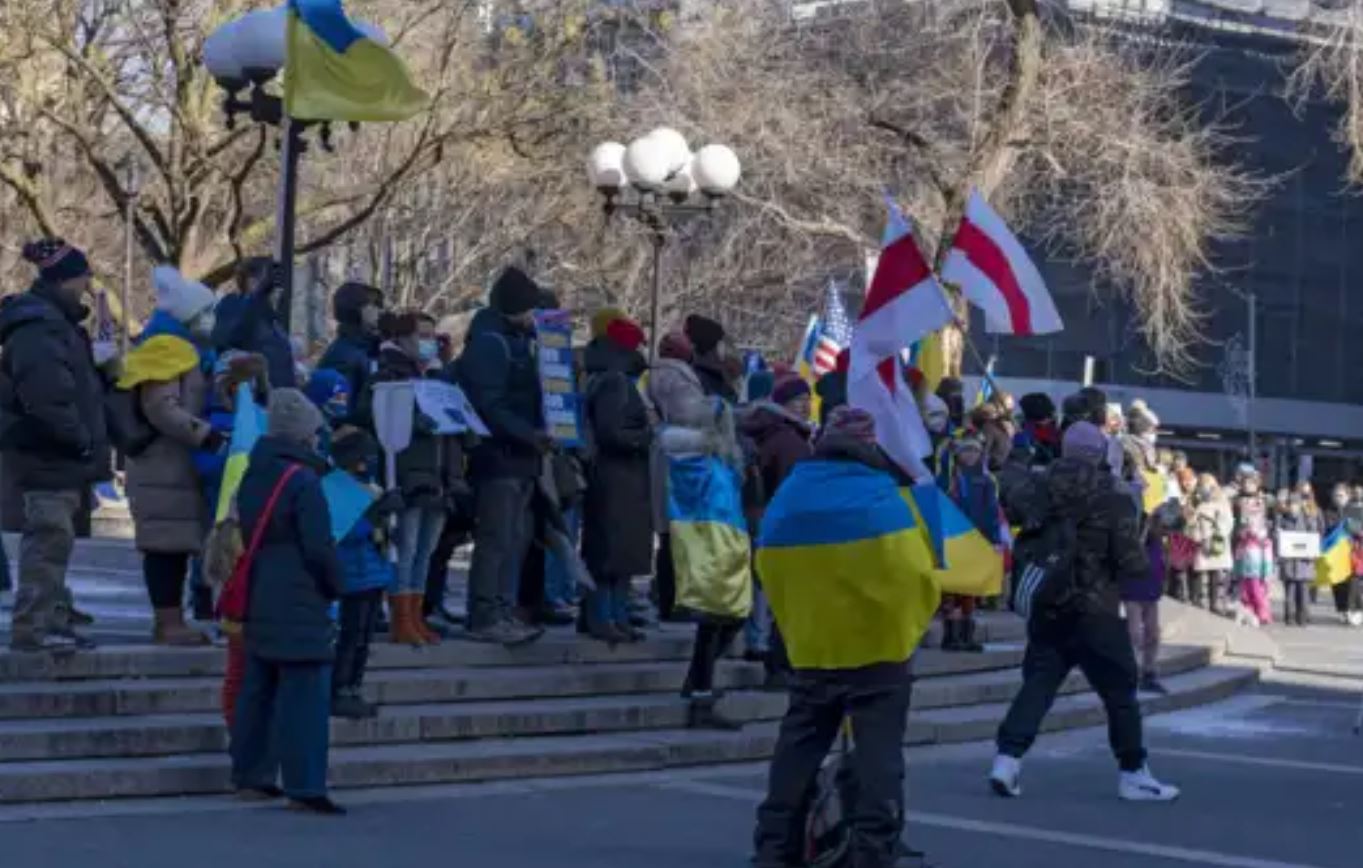 chut-ne-doshlo-do-rukopashnoj-v-germanii-prognali-ukrainskih-aktivistov-s-mitinga